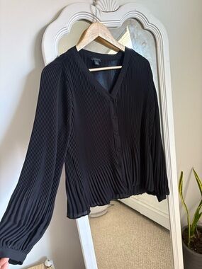 Ann Taylor Black Pleated Button-Front Blouse